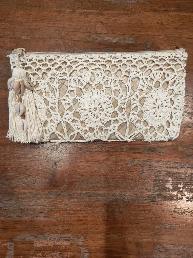 CLUTCH CROCHET WITH SHELLS Mint and Off Cream