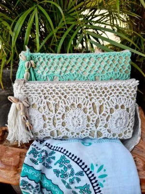 CLUTCH CROCHET WITH SHELLS Mint and Off Cream
