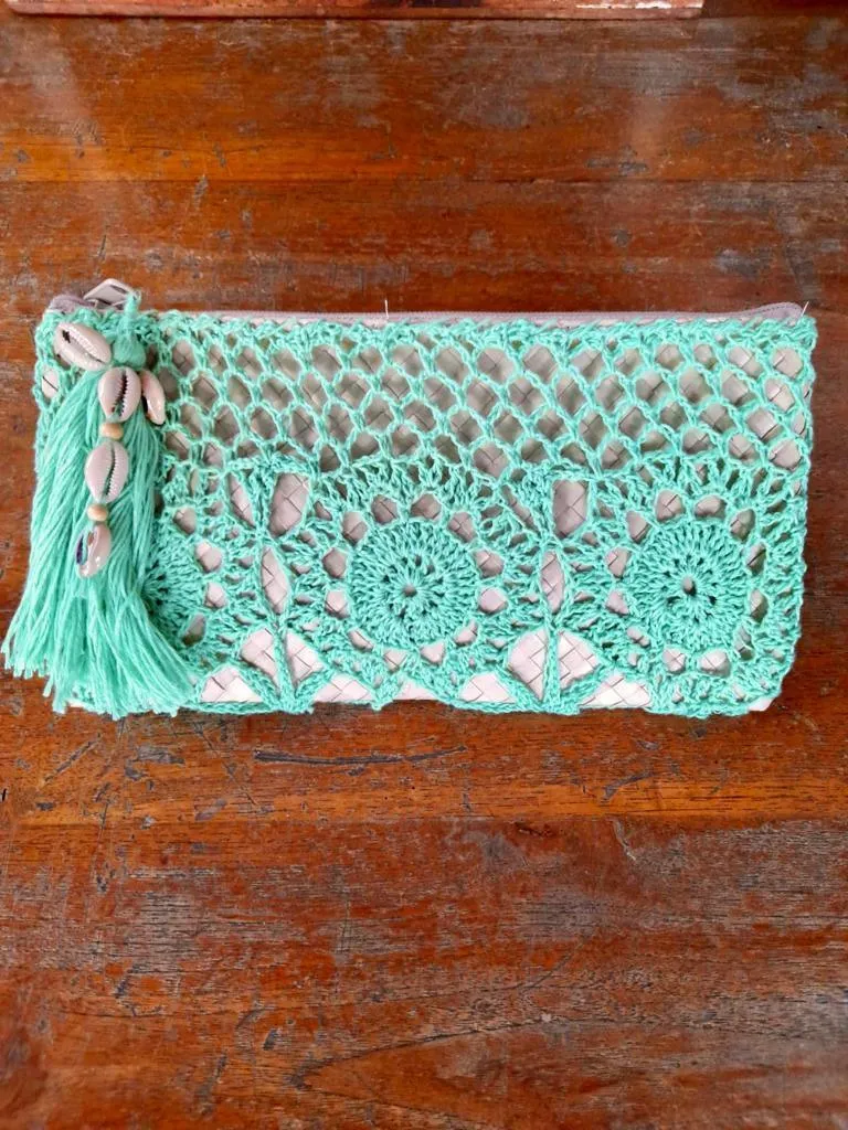 CLUTCH CROCHET WITH SHELLS Mint and Off Cream