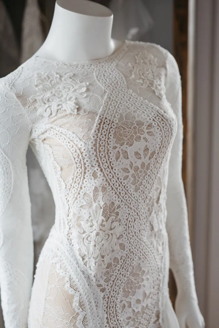 Lace Bohemian Wedding Dresses French Lace Long Sleeve Boho Chic Dress Open Back Bridal Gowns vestido de noiva 2020