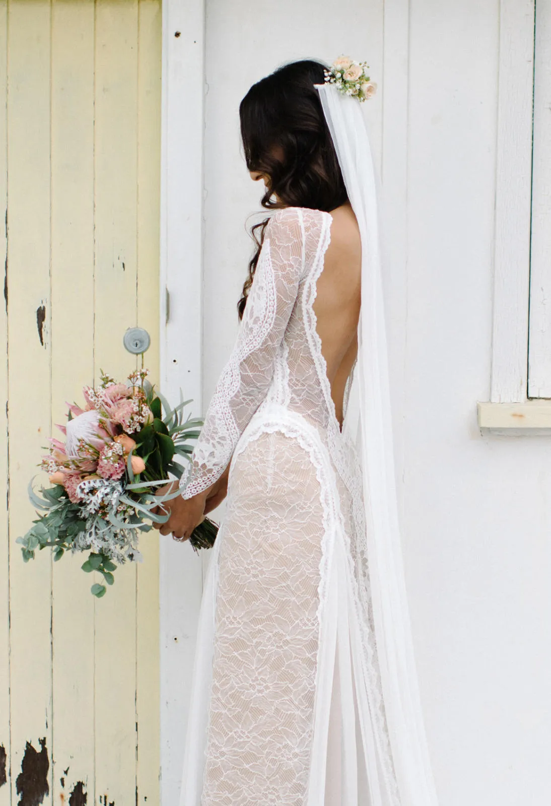 Lace Bohemian Wedding Dresses French Lace Long Sleeve Boho Chic Dress Open Back Bridal Gowns vestido de noiva 2020