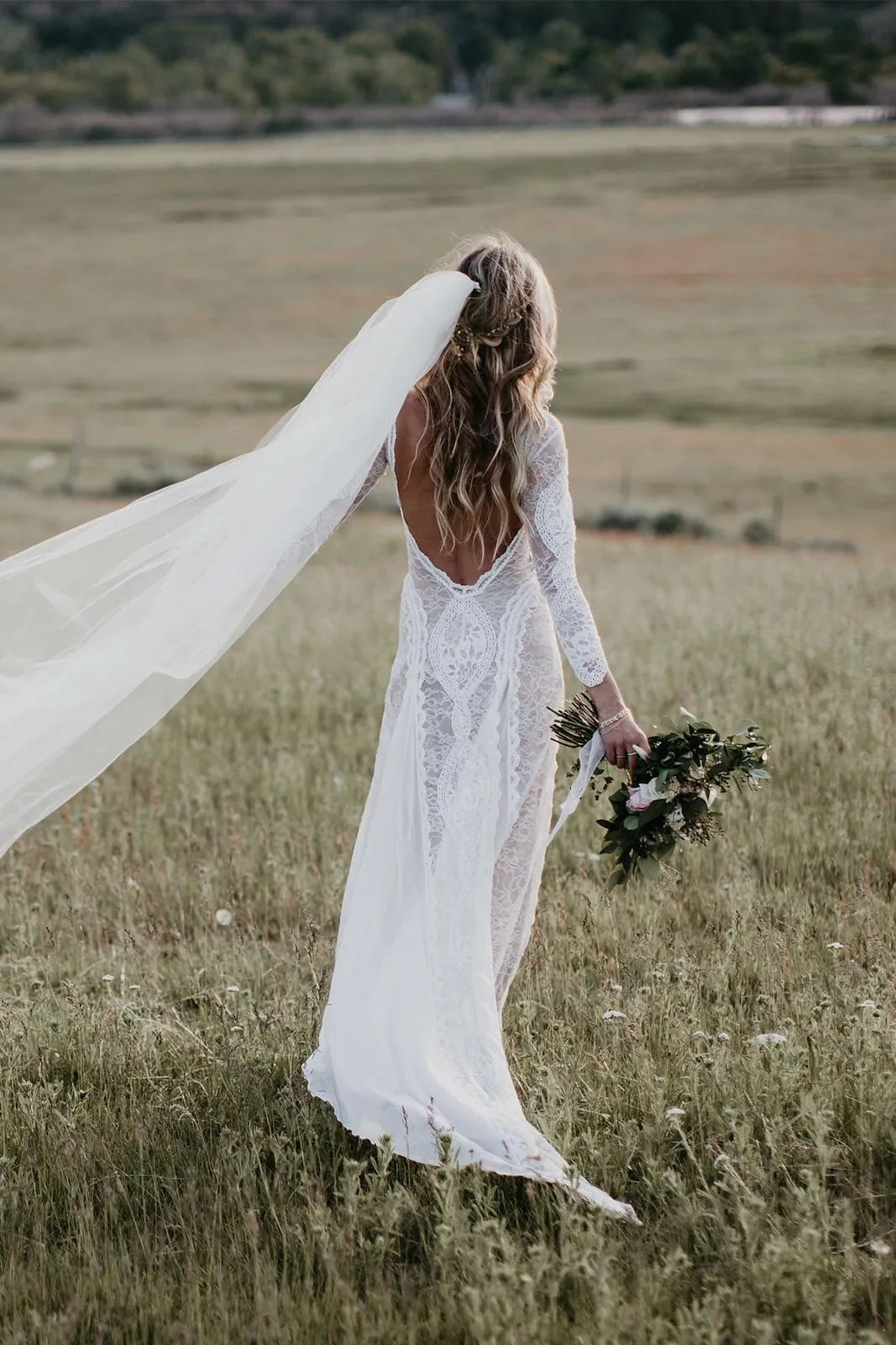 Lace Bohemian Wedding Dresses French Lace Long Sleeve Boho Chic Dress Open Back Bridal Gowns vestido de noiva 2020