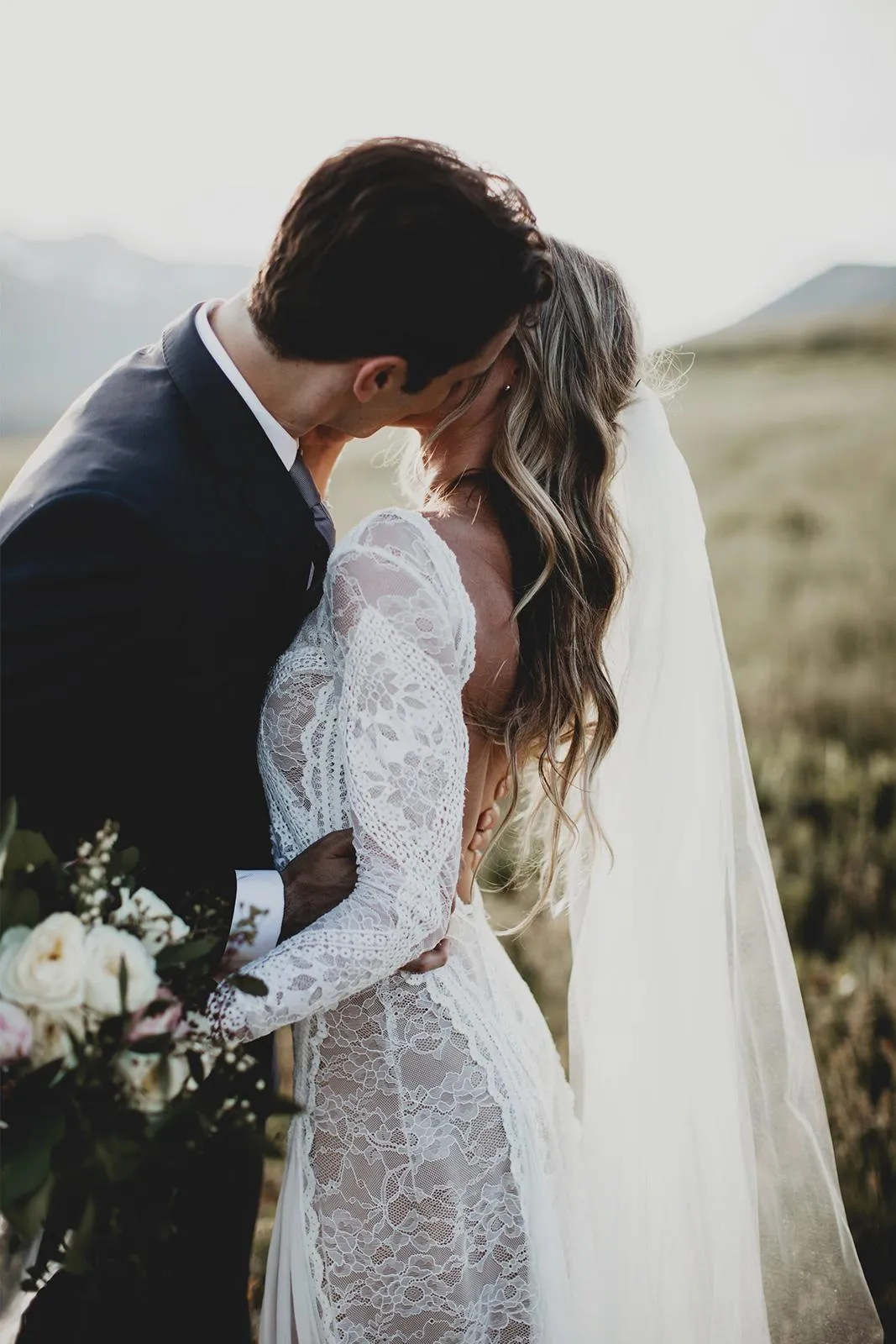 Lace Bohemian Wedding Dresses French Lace Long Sleeve Boho Chic Dress Open Back Bridal Gowns vestido de noiva 2020