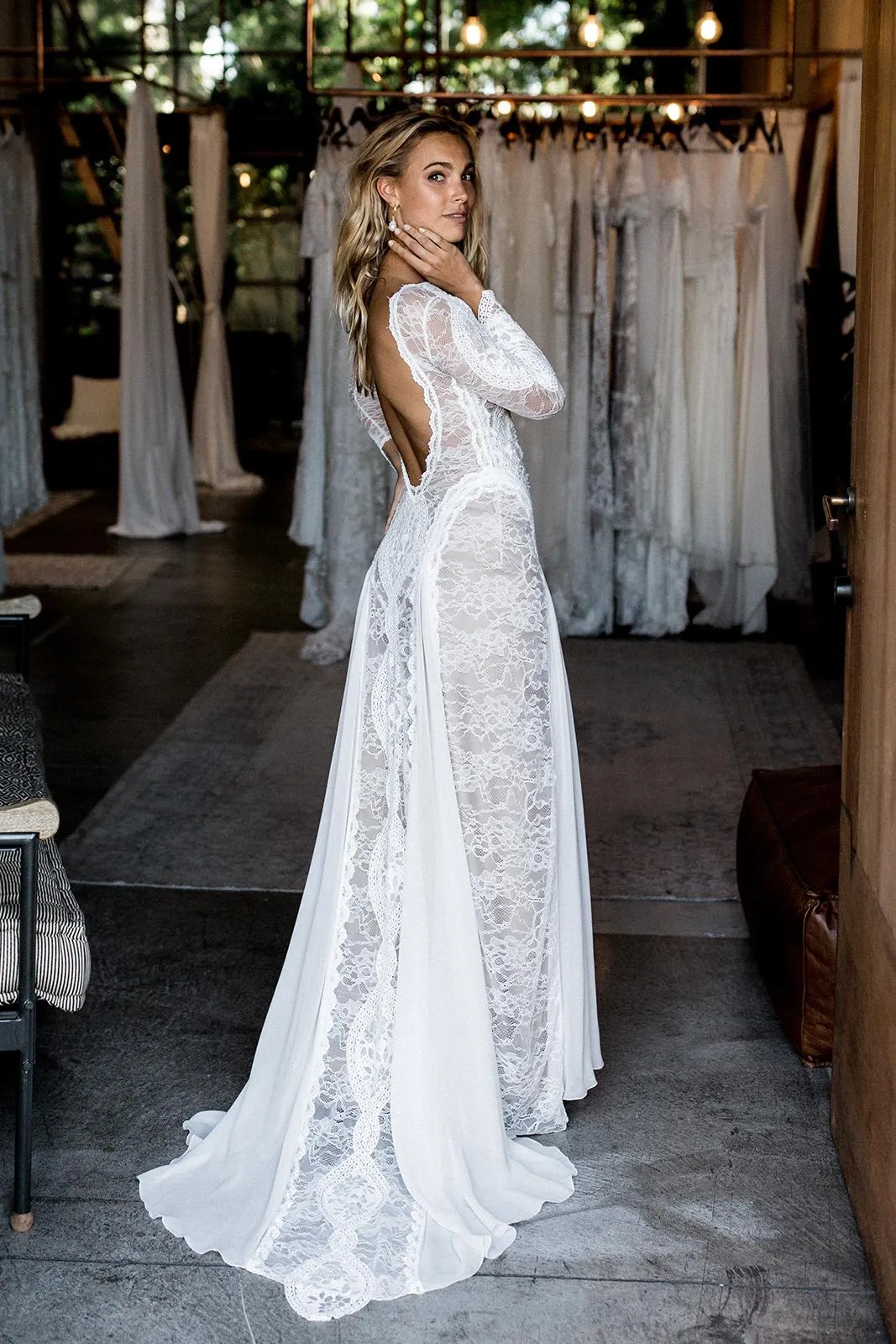 Lace Bohemian Wedding Dresses French Lace Long Sleeve Boho Chic Dress Open Back Bridal Gowns vestido de noiva 2020