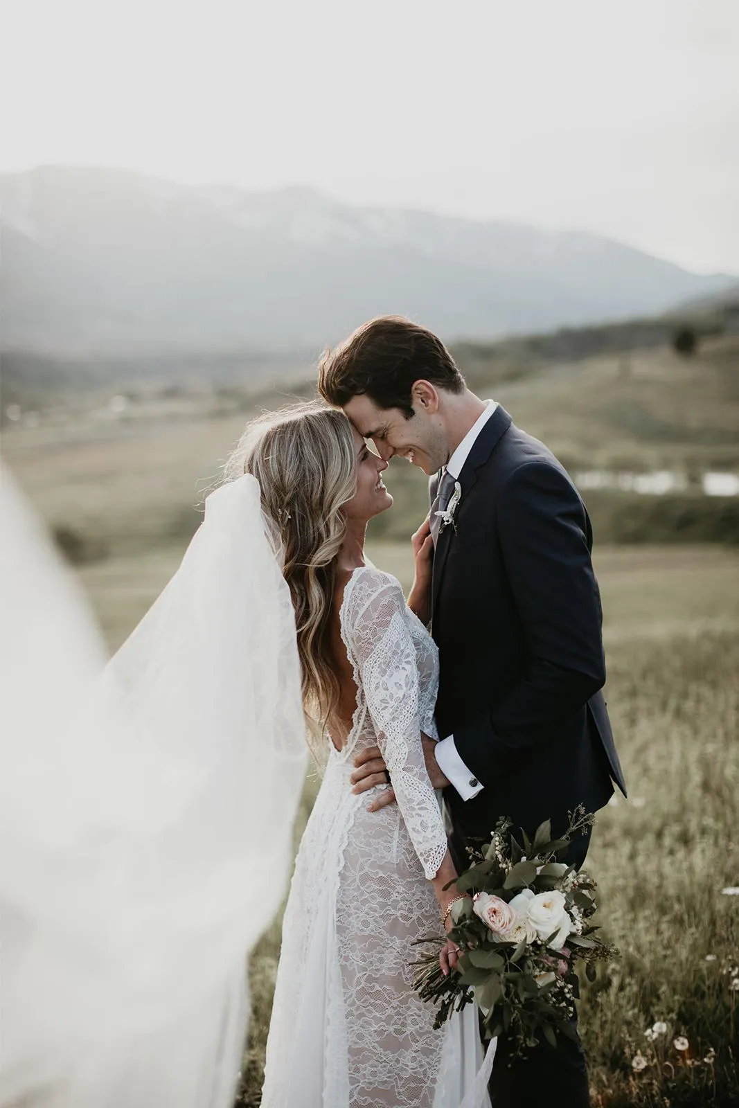 Lace Bohemian Wedding Dresses French Lace Long Sleeve Boho Chic Dress Open Back Bridal Gowns vestido de noiva 2020